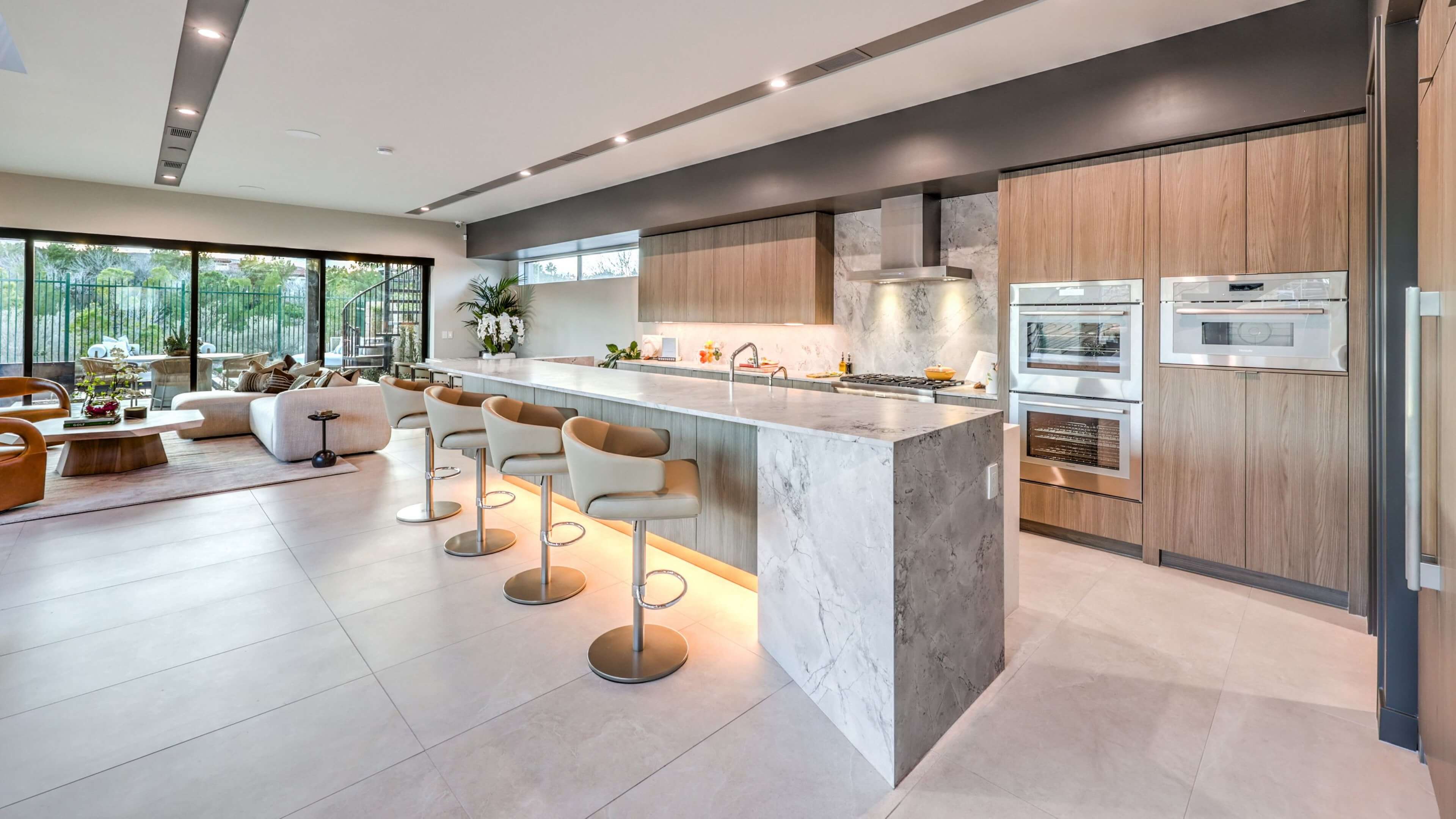 Luxury Homes Southern Highlands Las Vegas Stonewater Abrir Kitchen GreatRoom scaled
